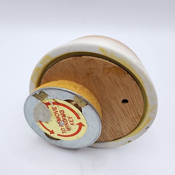 Vintage Gorham Red Cardinal on a branch Wind up porcelain music box - Picture 9 of 9